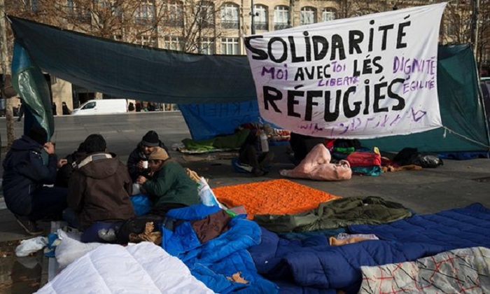 Paris to build two temporary camps housing 1,000 refugees